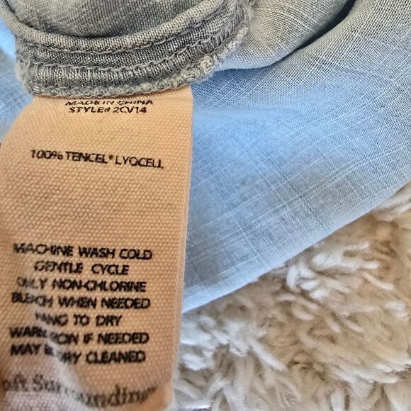 SOFT SURROUDINGS Light Blue Denim Button-Up Shirt Size Large Chambray - Picture 8 of 8